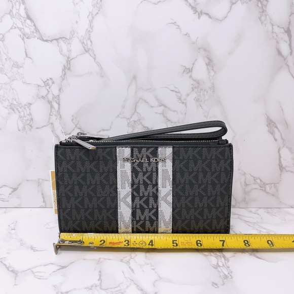 Michael Kors Wallet - Picture 2 of 7